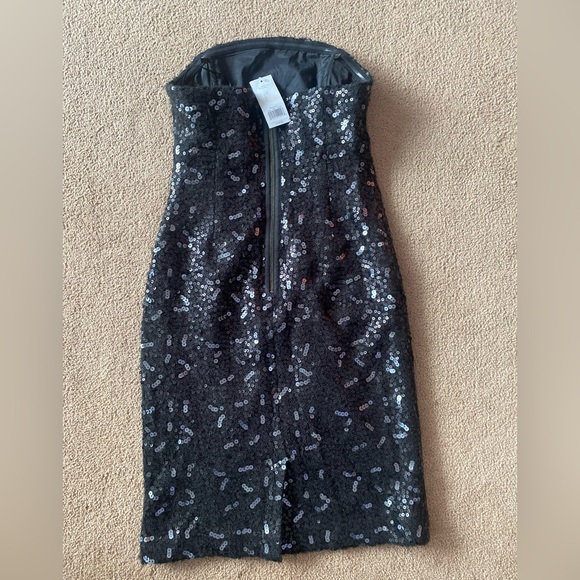 NWT Banana Republic Black Strapless knit/sequinned dress. Size 0 - Picture 2 of 3